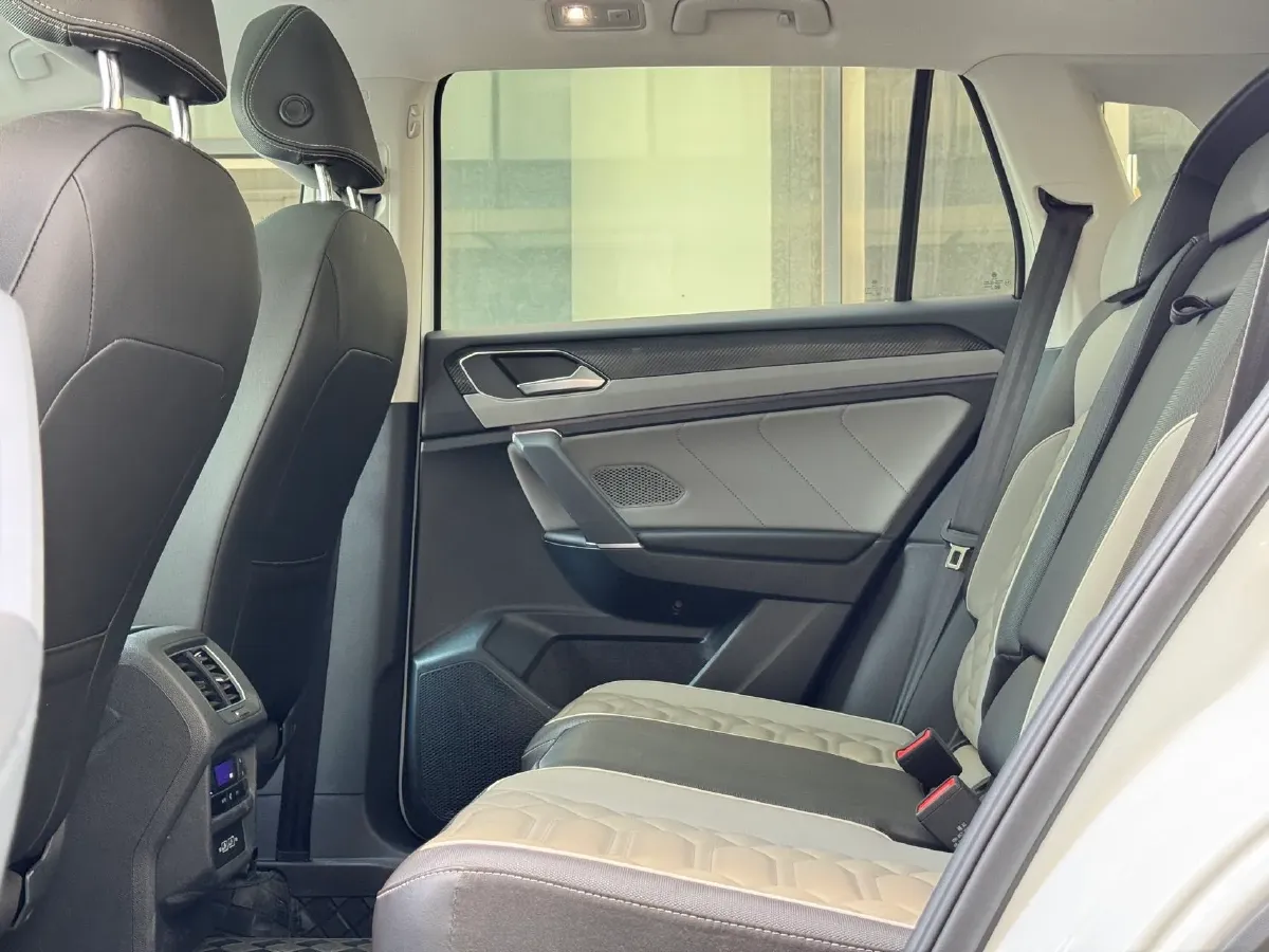 2024 Volkswagen Tayron 2.0T 186HP L4 7DCT,autocango,china used car exporter,china ev exporter,chinese used car exporter,chinese used ev exporter