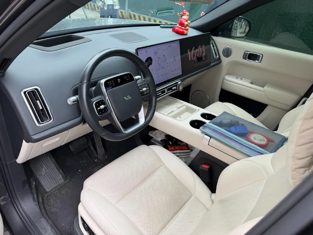 2024 Volvo S60 2.0T 197HP L4 7DCT,autocango,china used car exporter,china ev exporter,chinese used car exporter,chinese used ev exporter