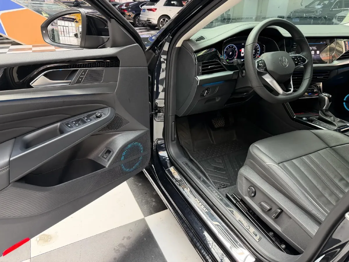 2023 Volkswagen Passat 2.0T 186HP L4 7DCT,autocango,china used car exporter,china ev exporter,chinese used car exporter,chinese used ev exporter