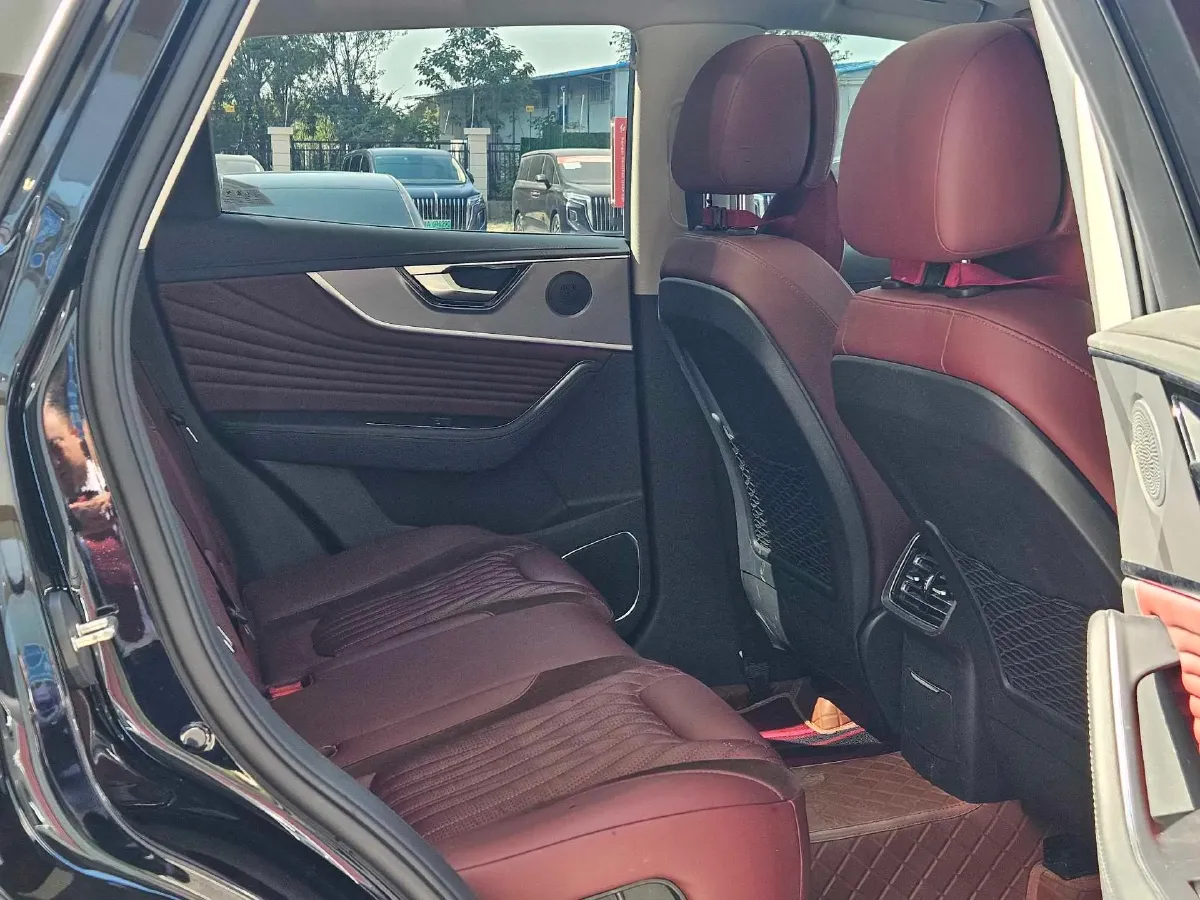 2023 HongQi HS5 2.0T 252HP L4 8AT,autocango,china used car exporter,china ev exporter,chinese used car exporter,chinese used ev exporter