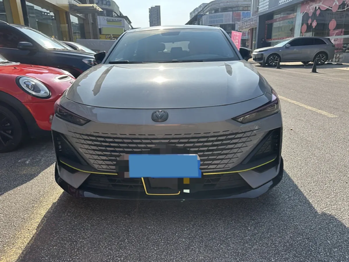 2022 ChangAn UNI-V 1.5T 188HP L4 7DCT,autocango,china used car exporter,china ev exporter,chinese used car exporter,chinese used ev exporter