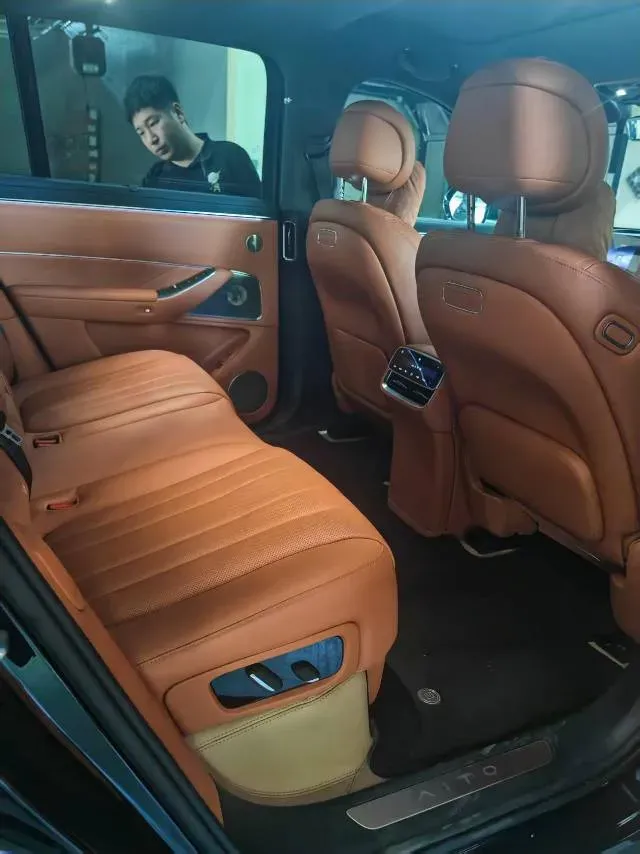 2025 AITO AITO M8 REEV 160HP REEV 53.4KWH,autocango,china used car exporter,china ev exporter,chinese used car exporter,chinese used ev exporter