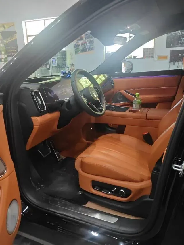 2025 AITO AITO M8 REEV 160HP REEV 53.4KWH,autocango,china used car exporter,china ev exporter,chinese used car exporter,chinese used ev exporter