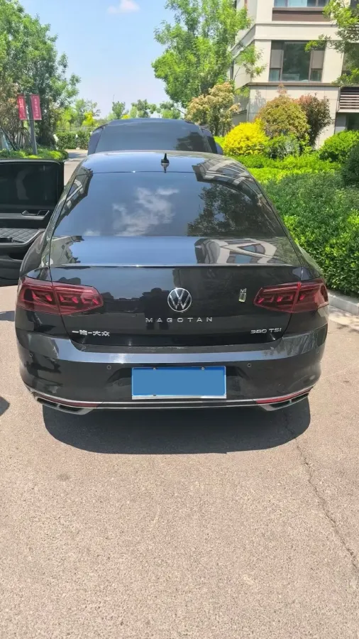 2023 Volkswagen Magotan 2.0T 220HP L4 7DCT,autocango,china used car exporter,china ev exporter,chinese used car exporter,chinese used ev exporter