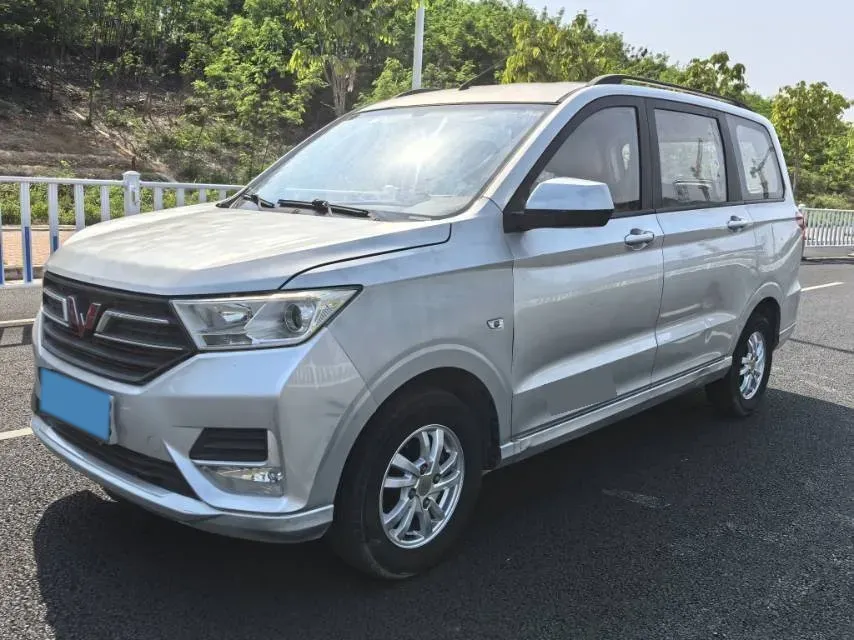 2018 WuLing HongGuang 1.5L 105HP L4 5MT,autocango,china used car exporter,china ev exporter,chinese used car exporter,chinese used ev exporter