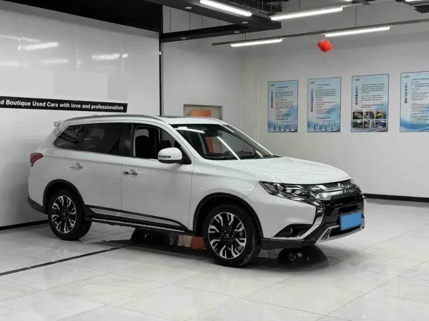 2018 Mitsubishi Outlander 2.4L 192HP L4 CVT,autocango,china used car exporter,china ev exporter,chinese used car exporter,chinese used ev exporter