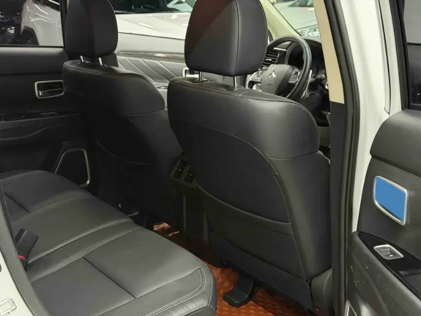 2018 Mitsubishi Outlander 2.4L 192HP L4 CVT,autocango,china used car exporter,china ev exporter,chinese used car exporter,chinese used ev exporter
