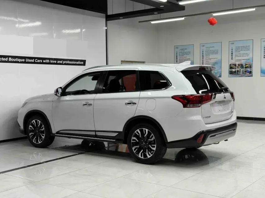 2018 Mitsubishi Outlander 2.4L 192HP L4 CVT,autocango,china used car exporter,china ev exporter,chinese used car exporter,chinese used ev exporter