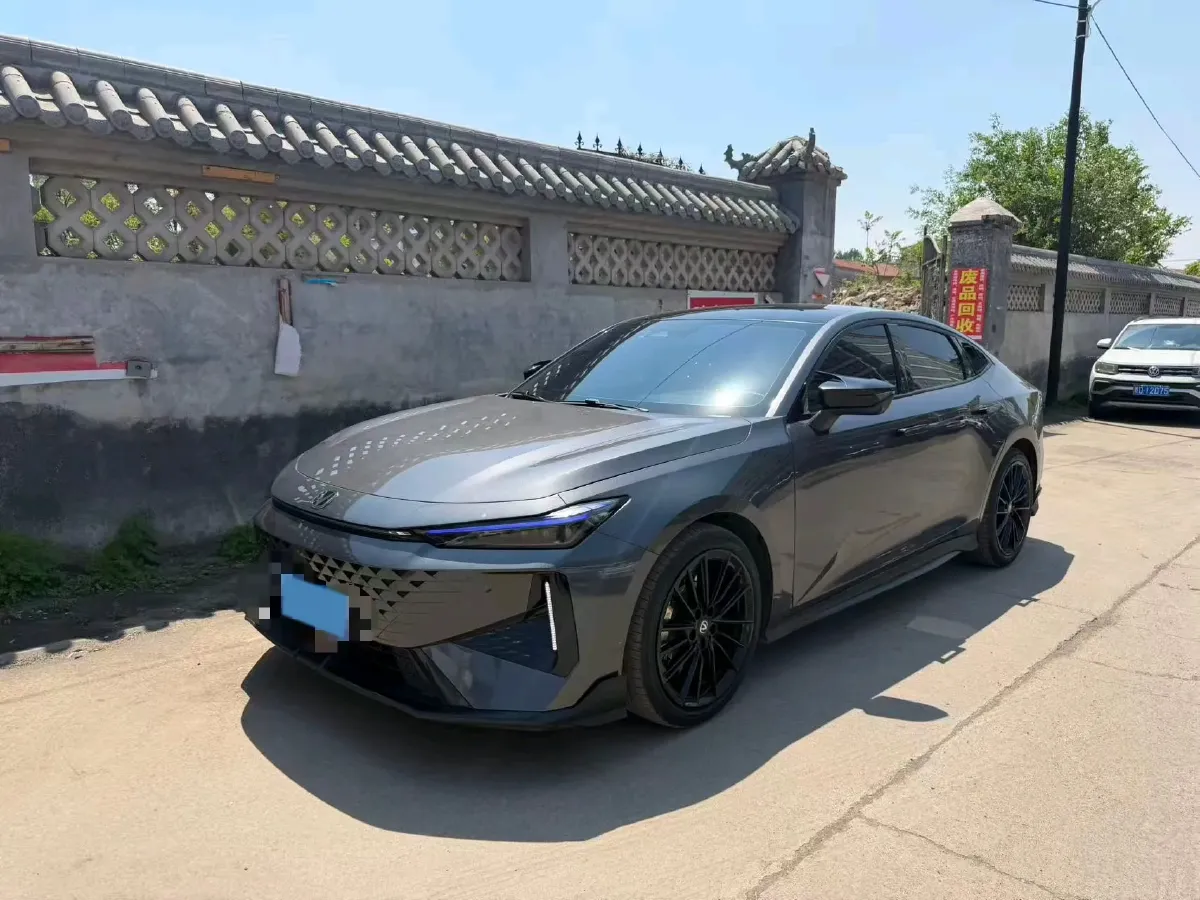 2024 ChangAn UNI-V 1.5T 188HP L4 7DCT,autocango,china used car exporter,china ev exporter,chinese used car exporter,chinese used ev exporter