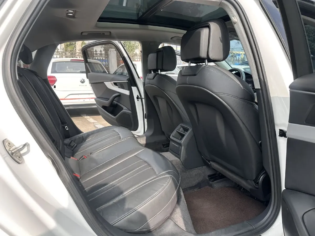 2022 Audi A4L 2.0T 190HP L4 7DCT,autocango,china used car exporter,china ev exporter,chinese used car exporter,chinese used ev exporter