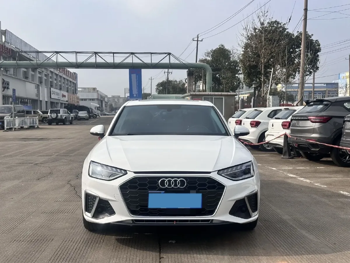 2022 Audi A4L 2.0T 190HP L4 7DCT,autocango,china used car exporter,china ev exporter,chinese used car exporter,chinese used ev exporter