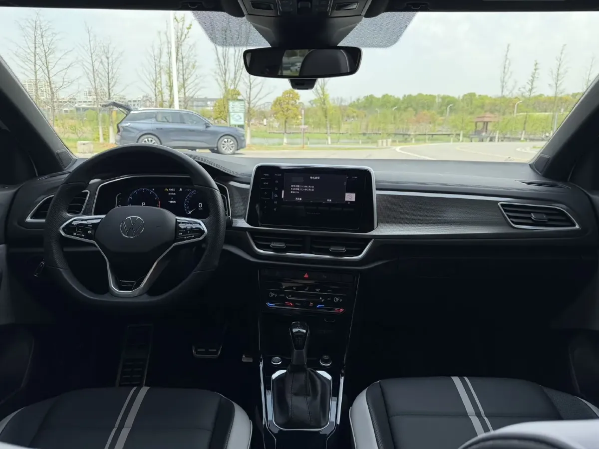 2023 Volkswagen T-Roc 1.5T 160HP L4 7DCT,autocango,china used car exporter,china ev exporter,chinese used car exporter,chinese used ev exporter