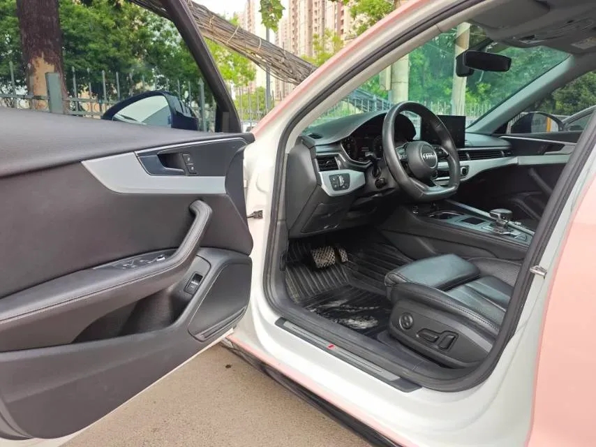 2022 Audi A4L 2.0T 190HP L4 7DCT,autocango,china used car exporter,china ev exporter,chinese used car exporter,chinese used ev exporter