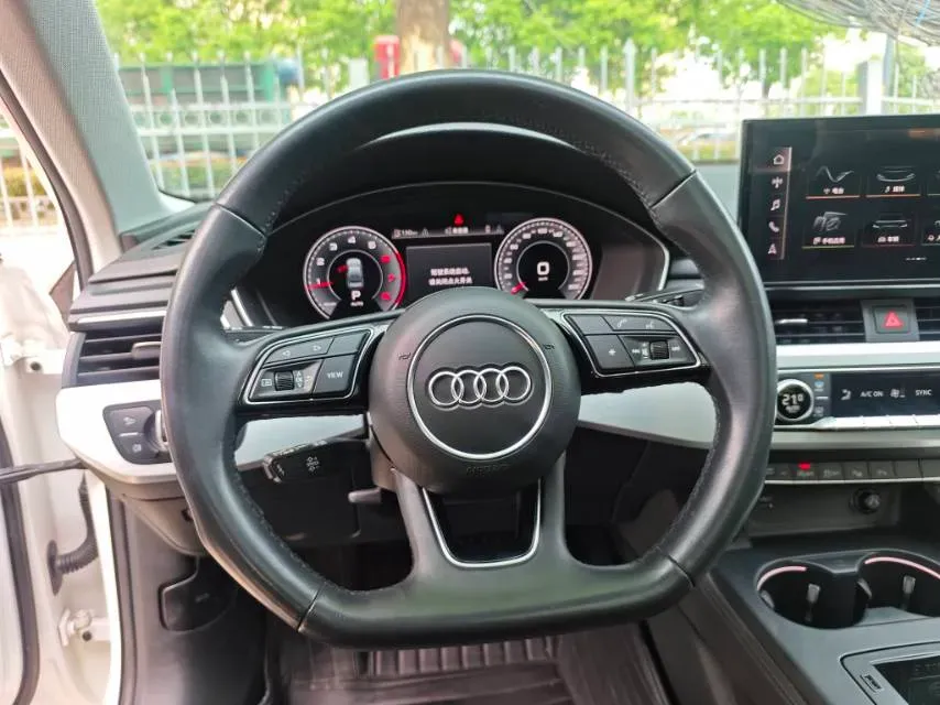 2022 Audi A4L 2.0T 190HP L4 7DCT,autocango,china used car exporter,china ev exporter,chinese used car exporter,chinese used ev exporter