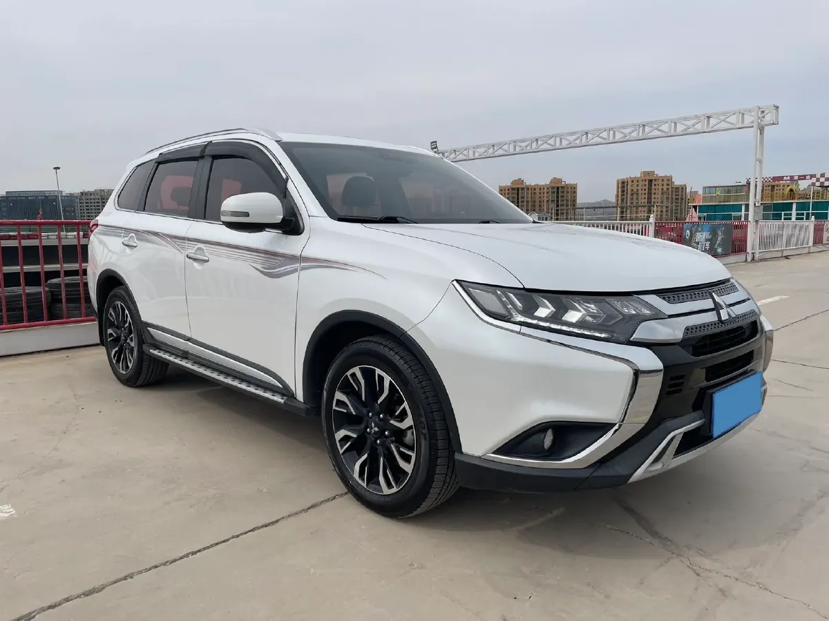 2019 Mitsubishi Outlander 2.4L 192HP L4 CVT,autocango,china used car exporter,china ev exporter,chinese used car exporter,chinese used ev exporter