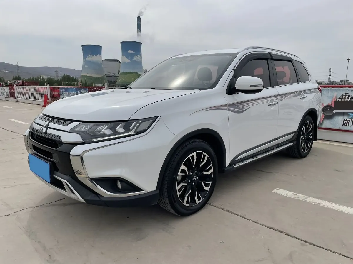 2019 Mitsubishi Outlander 2.4L 192HP L4 CVT,autocango,china used car exporter,china ev exporter,chinese used car exporter,chinese used ev exporter