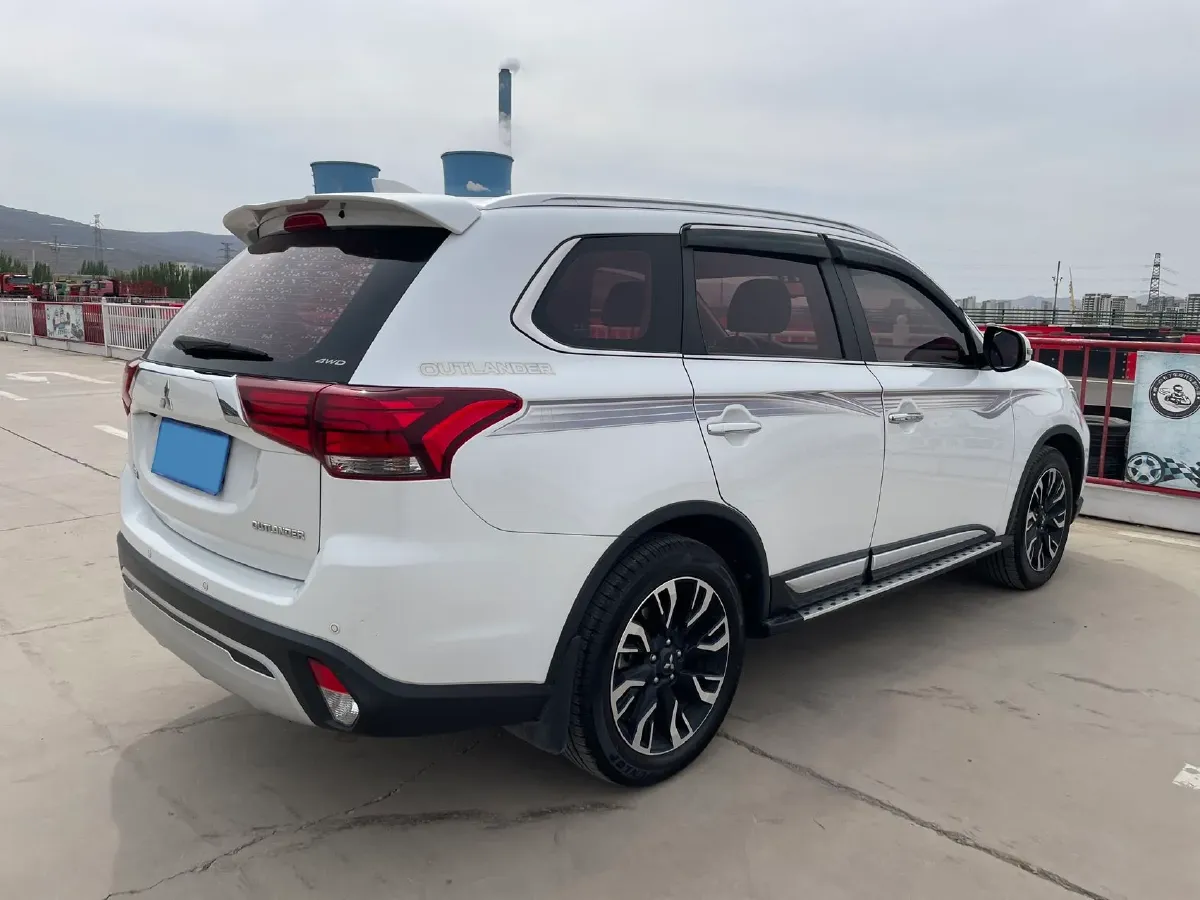 2019 Mitsubishi Outlander 2.4L 192HP L4 CVT,autocango,china used car exporter,china ev exporter,chinese used car exporter,chinese used ev exporter