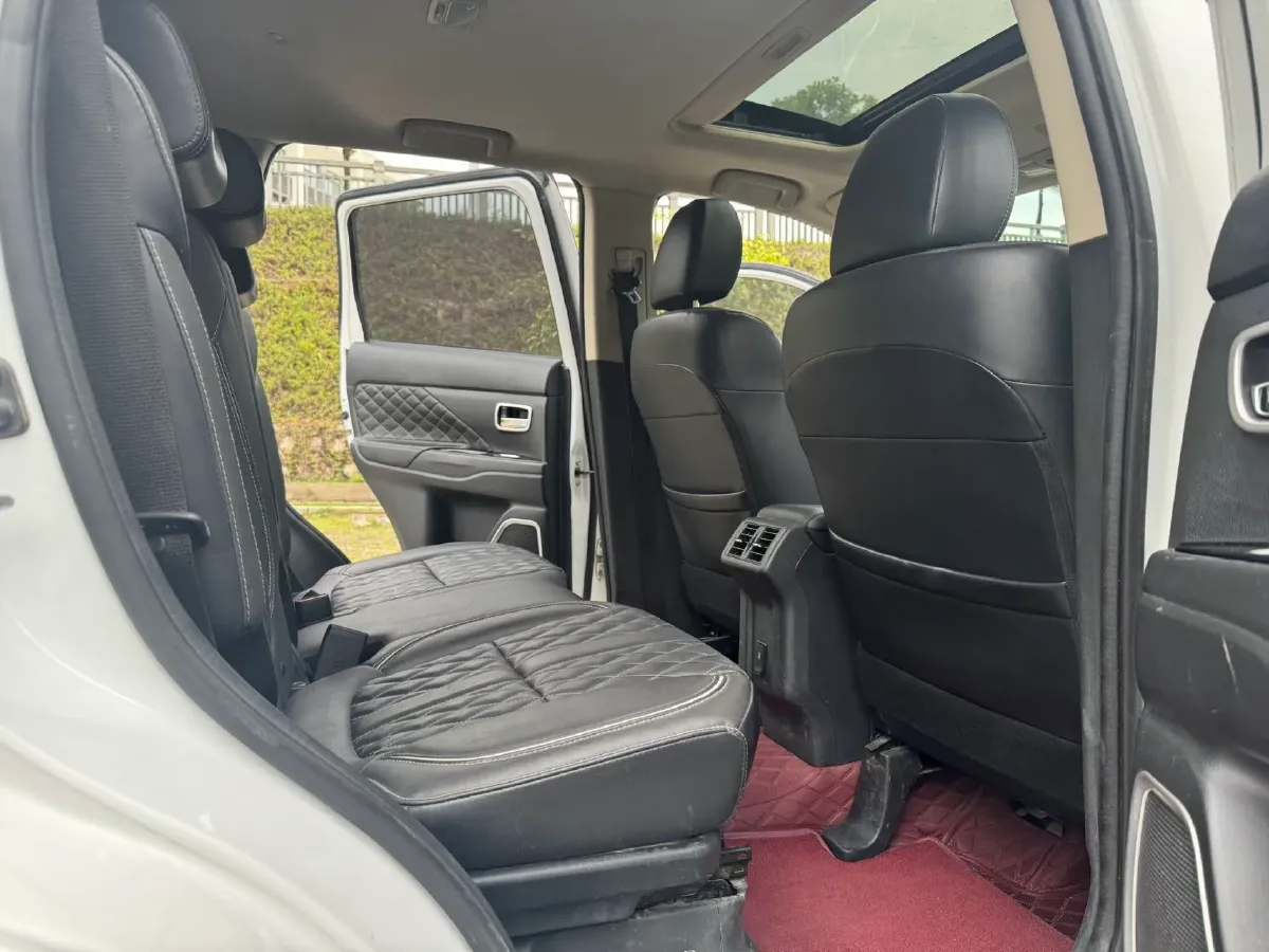 2021 Mitsubishi Outlander 2.4L 192HP L4 CVT,autocango,china used car exporter,china ev exporter,chinese used car exporter,chinese used ev exporter