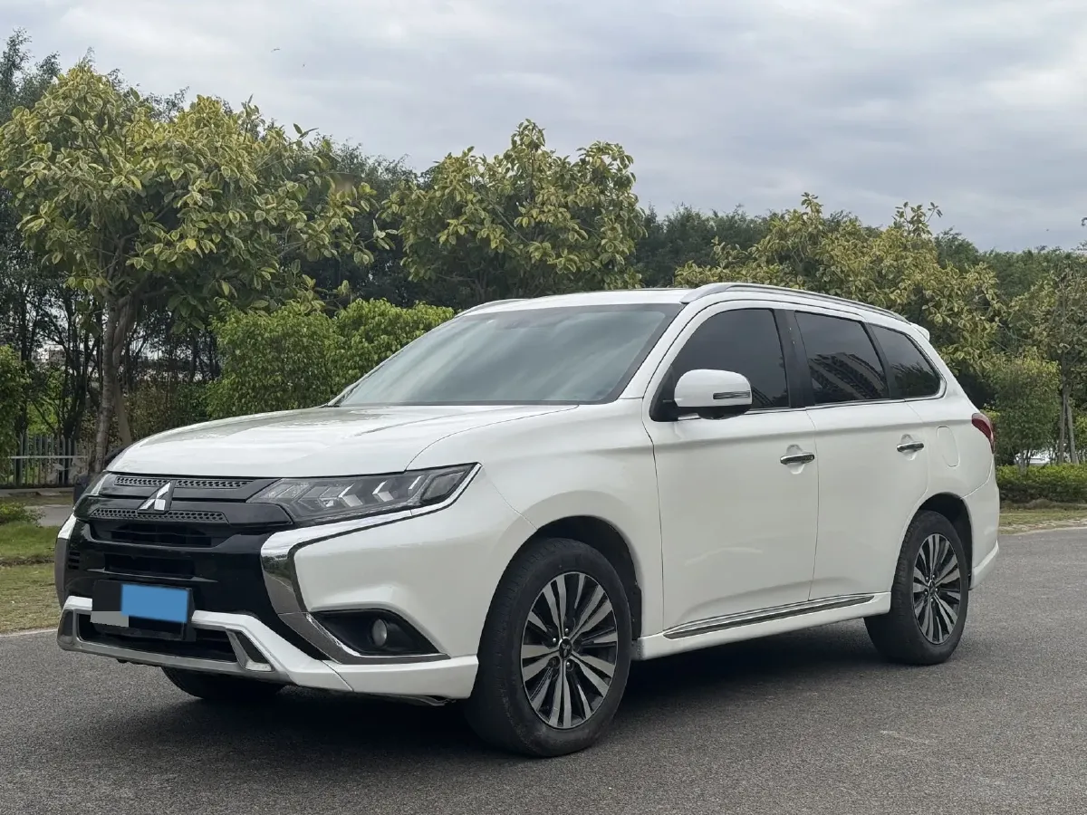 2021 Mitsubishi Outlander 2.4L 192HP L4 CVT,autocango,china used car exporter,china ev exporter,chinese used car exporter,chinese used ev exporter