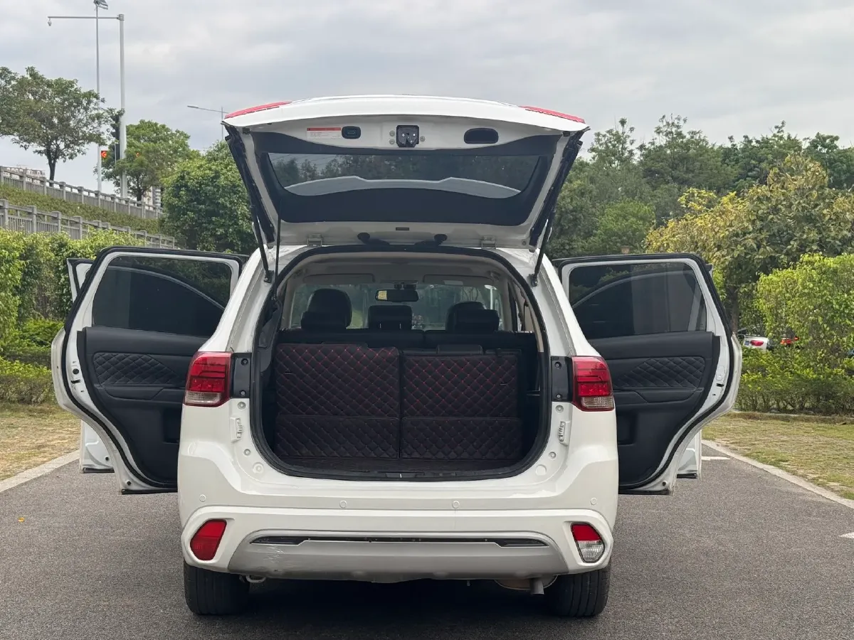 2021 Mitsubishi Outlander 2.4L 192HP L4 CVT,autocango,china used car exporter,china ev exporter,chinese used car exporter,chinese used ev exporter