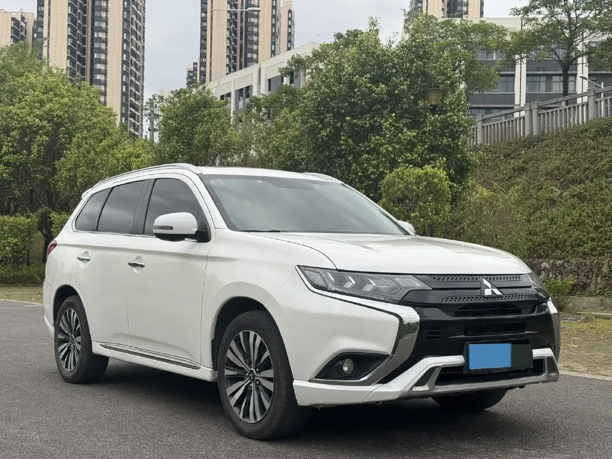 2021 Mitsubishi Outlander 2.4L 192HP L4 CVT,autocango,china used car exporter,china ev exporter,chinese used car exporter,chinese used ev exporter