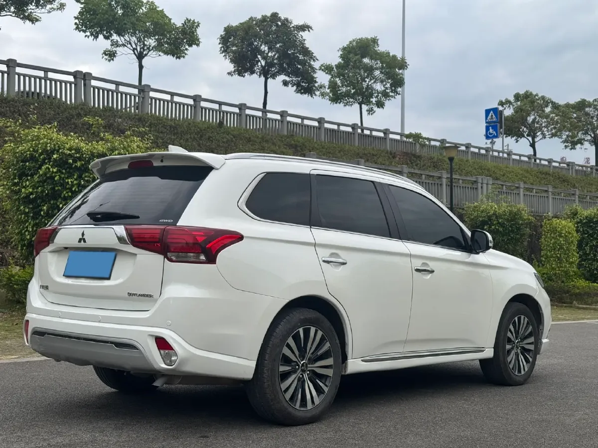 2021 Mitsubishi Outlander 2.4L 192HP L4 CVT,autocango,china used car exporter,china ev exporter,chinese used car exporter,chinese used ev exporter