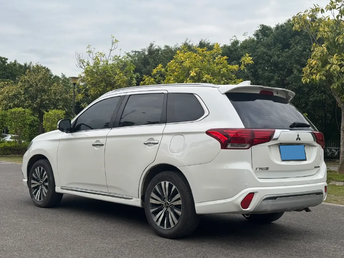 2021 Mitsubishi Outlander 2.4L 192HP L4 CVT,autocango,china used car exporter,china ev exporter,chinese used car exporter,chinese used ev exporter