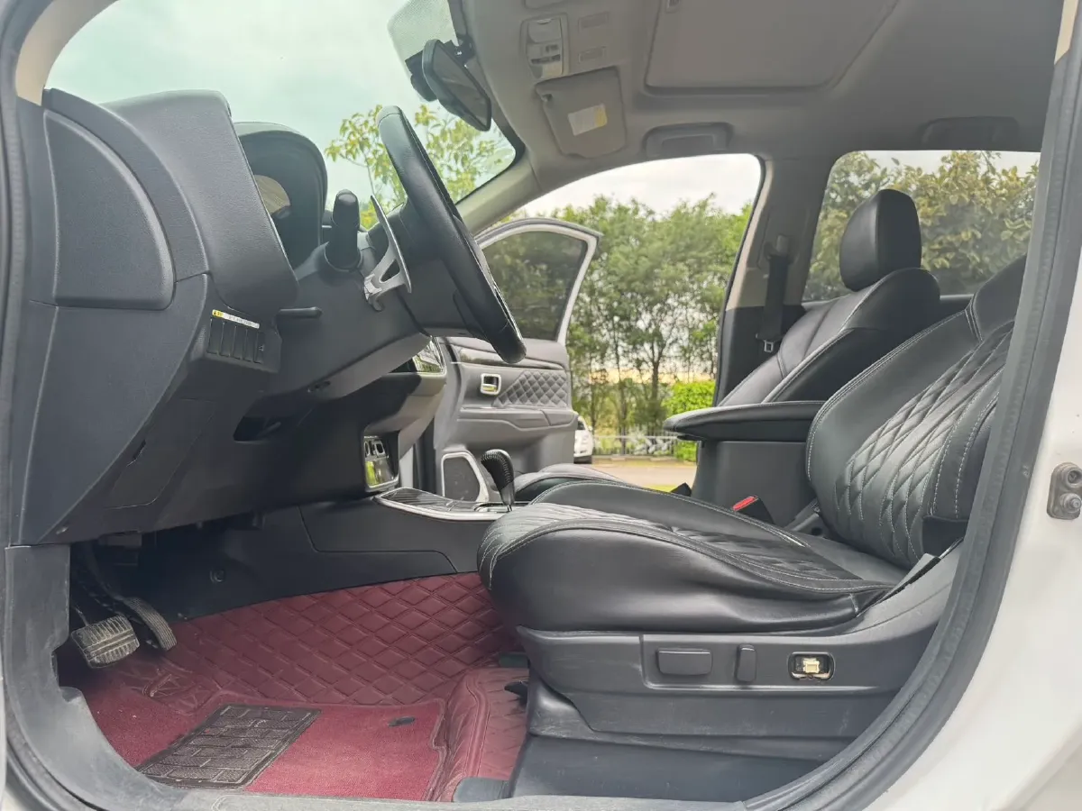 2021 Mitsubishi Outlander 2.4L 192HP L4 CVT,autocango,china used car exporter,china ev exporter,chinese used car exporter,chinese used ev exporter