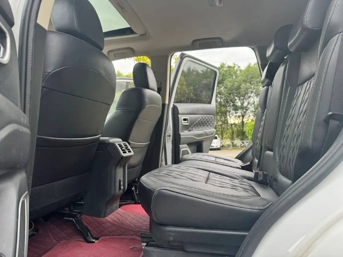 2021 Mitsubishi Outlander 2.4L 192HP L4 CVT,autocango,china used car exporter,china ev exporter,chinese used car exporter,chinese used ev exporter