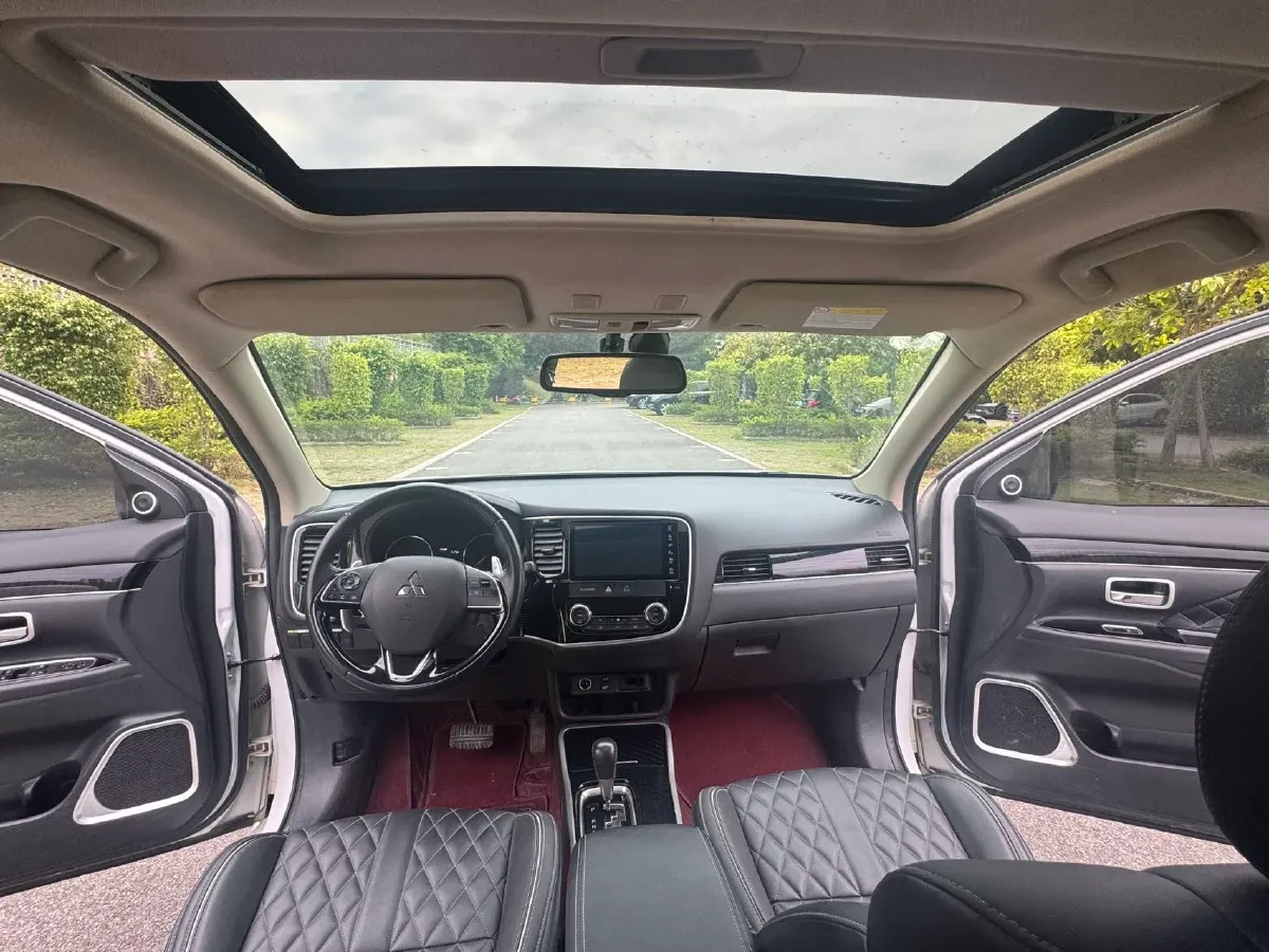 2021 Mitsubishi Outlander 2.4L 192HP L4 CVT,autocango,china used car exporter,china ev exporter,chinese used car exporter,chinese used ev exporter