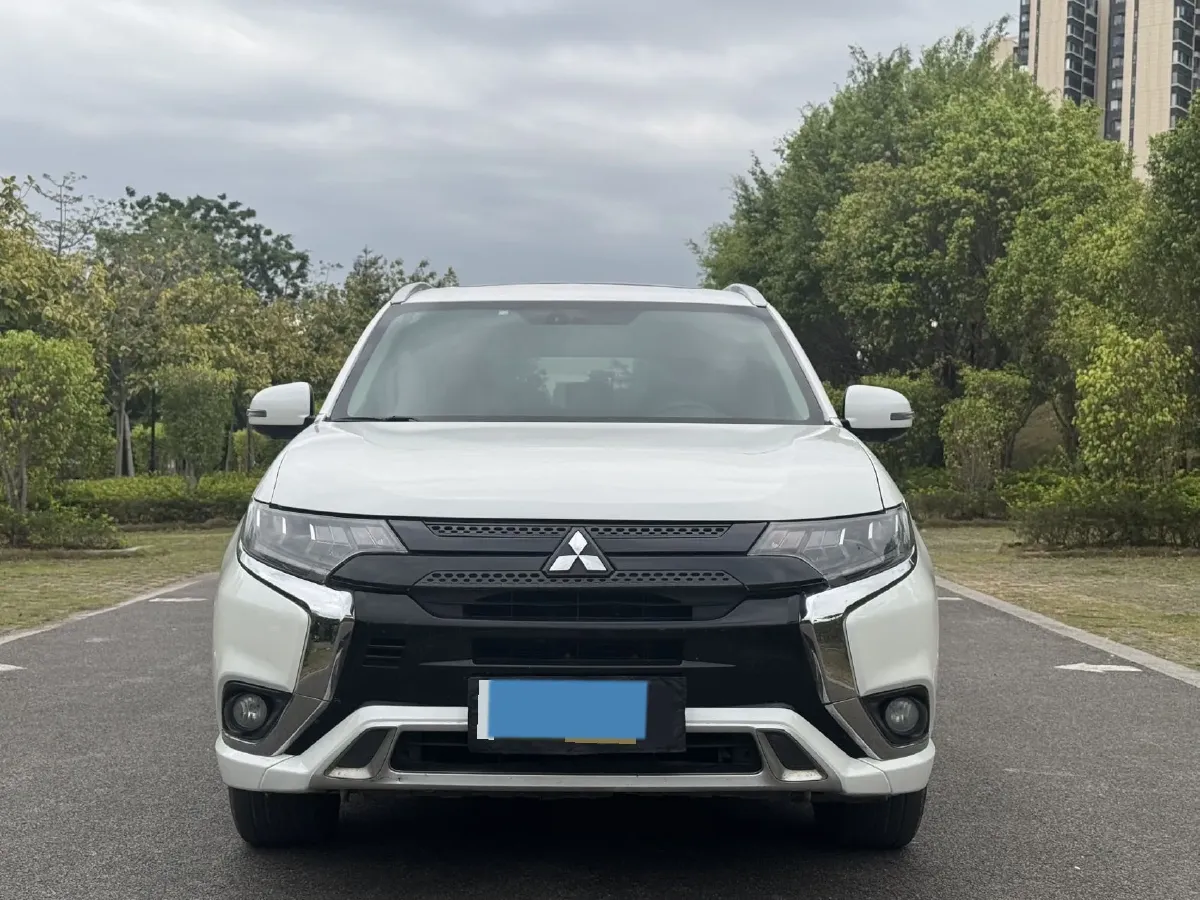 2021 Mitsubishi Outlander 2.4L 192HP L4 CVT,autocango,china used car exporter,china ev exporter,chinese used car exporter,chinese used ev exporter