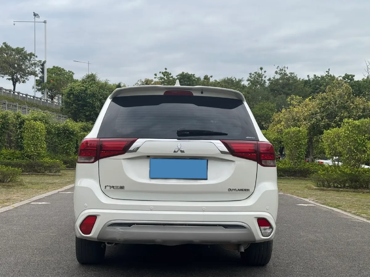 2021 Mitsubishi Outlander 2.4L 192HP L4 CVT,autocango,china used car exporter,china ev exporter,chinese used car exporter,chinese used ev exporter