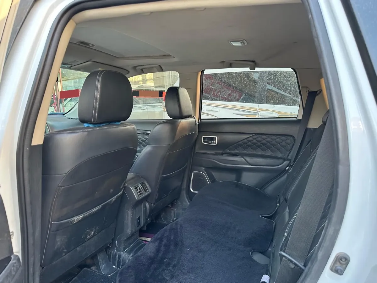 2021 Mitsubishi Outlander 2.0L 166HP L4 CVT,autocango,china used car exporter,china ev exporter,chinese used car exporter,chinese used ev exporter