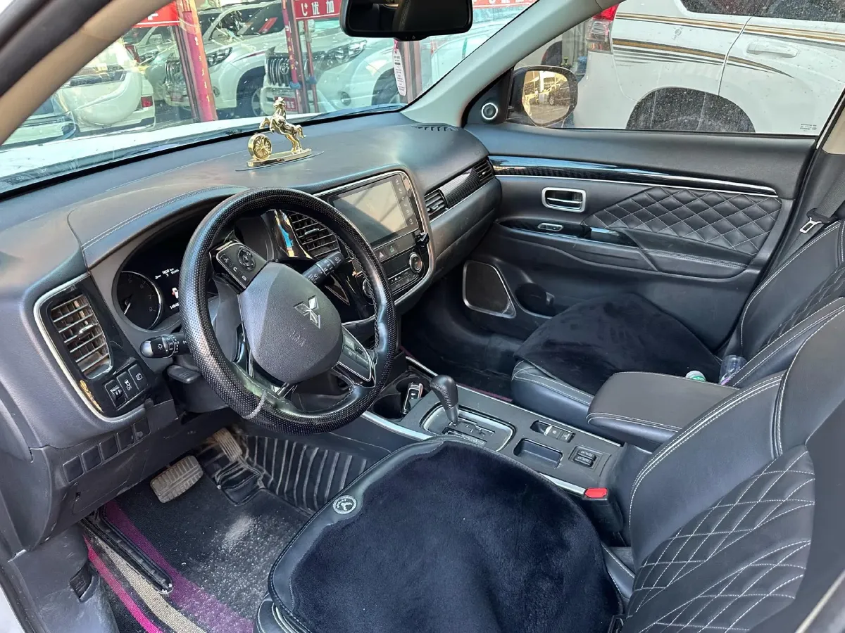 2021 Mitsubishi Outlander 2.0L 166HP L4 CVT,autocango,china used car exporter,china ev exporter,chinese used car exporter,chinese used ev exporter