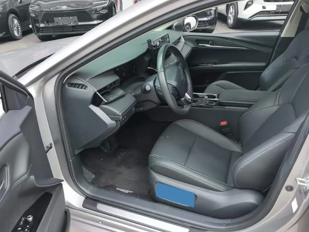 2024 Toyota Camry 2.0L 152HP L4 E-CVT Hybrid,autocango,china used car exporter,china ev exporter,chinese used car exporter,chinese used ev exporter