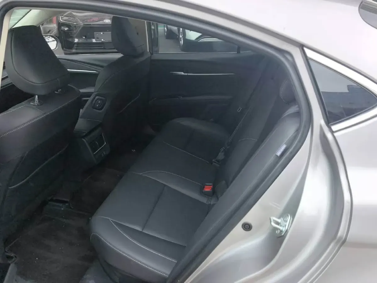 2024 Toyota Camry 2.0L 152HP L4 E-CVT Hybrid,autocango,china used car exporter,china ev exporter,chinese used car exporter,chinese used ev exporter