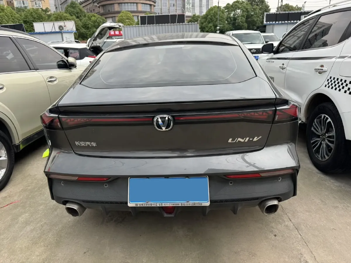 2022 ChangAn UNI-V 1.5T 188HP L4 7DCT,autocango,china used car exporter,china ev exporter,chinese used car exporter,chinese used ev exporter