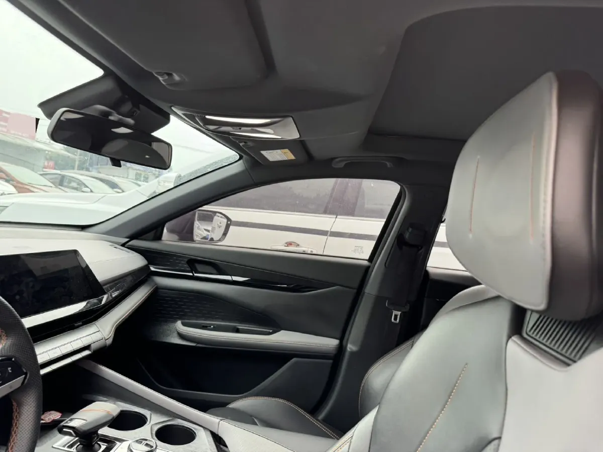 2022 ChangAn UNI-V 1.5T 188HP L4 7DCT,autocango,china used car exporter,china ev exporter,chinese used car exporter,chinese used ev exporter