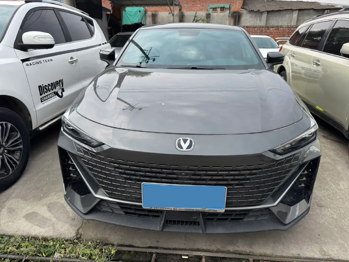 2022 ChangAn UNI-V 1.5T 188HP L4 7DCT,autocango,china used car exporter,china ev exporter,chinese used car exporter,chinese used ev exporter