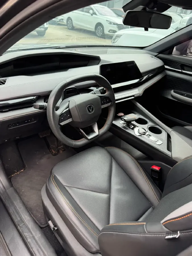 2022 ChangAn UNI-V 1.5T 188HP L4 7DCT,autocango,china used car exporter,china ev exporter,chinese used car exporter,chinese used ev exporter