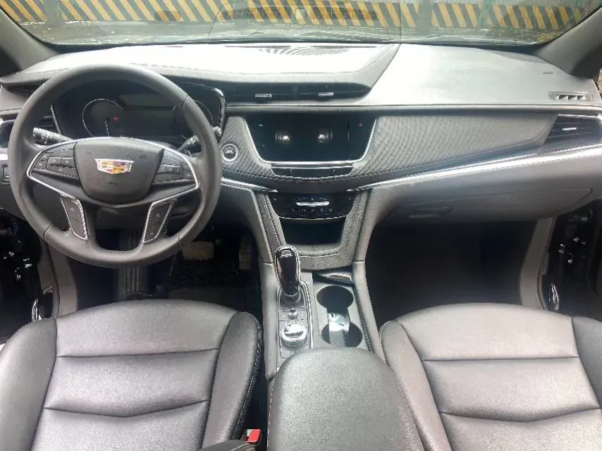 2021 Cadillac XT5 2.0T 237HP L4 9AT,autocango,china used car exporter,china ev exporter,chinese used car exporter,chinese used ev exporter