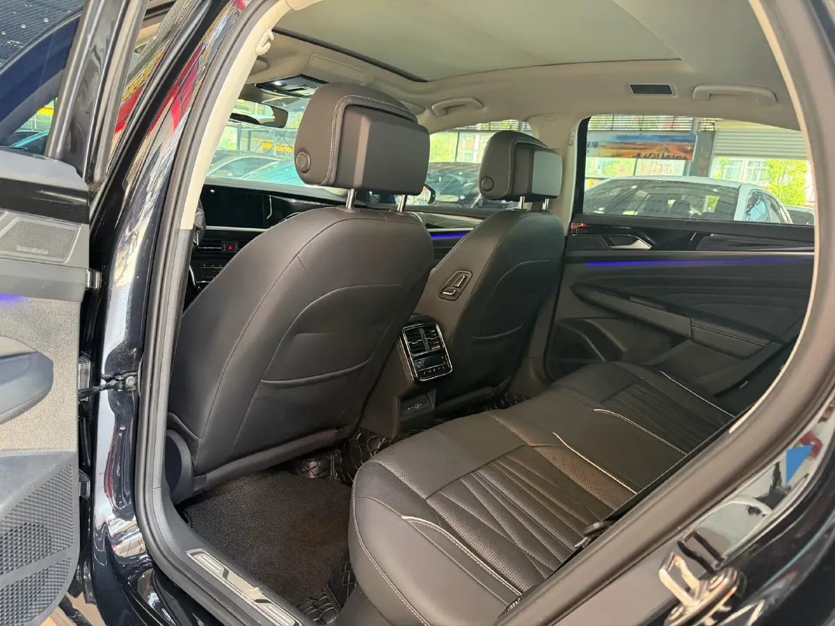 2023 Volkswagen Passat 2.0T 220HP L4 7DCT,autocango,china used car exporter,china ev exporter,chinese used car exporter,chinese used ev exporter