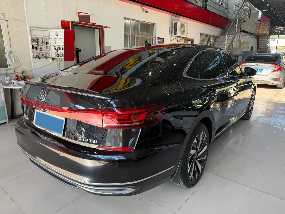 2023 Volkswagen Passat 2.0T 220HP L4 7DCT,autocango,china used car exporter,china ev exporter,chinese used car exporter,chinese used ev exporter