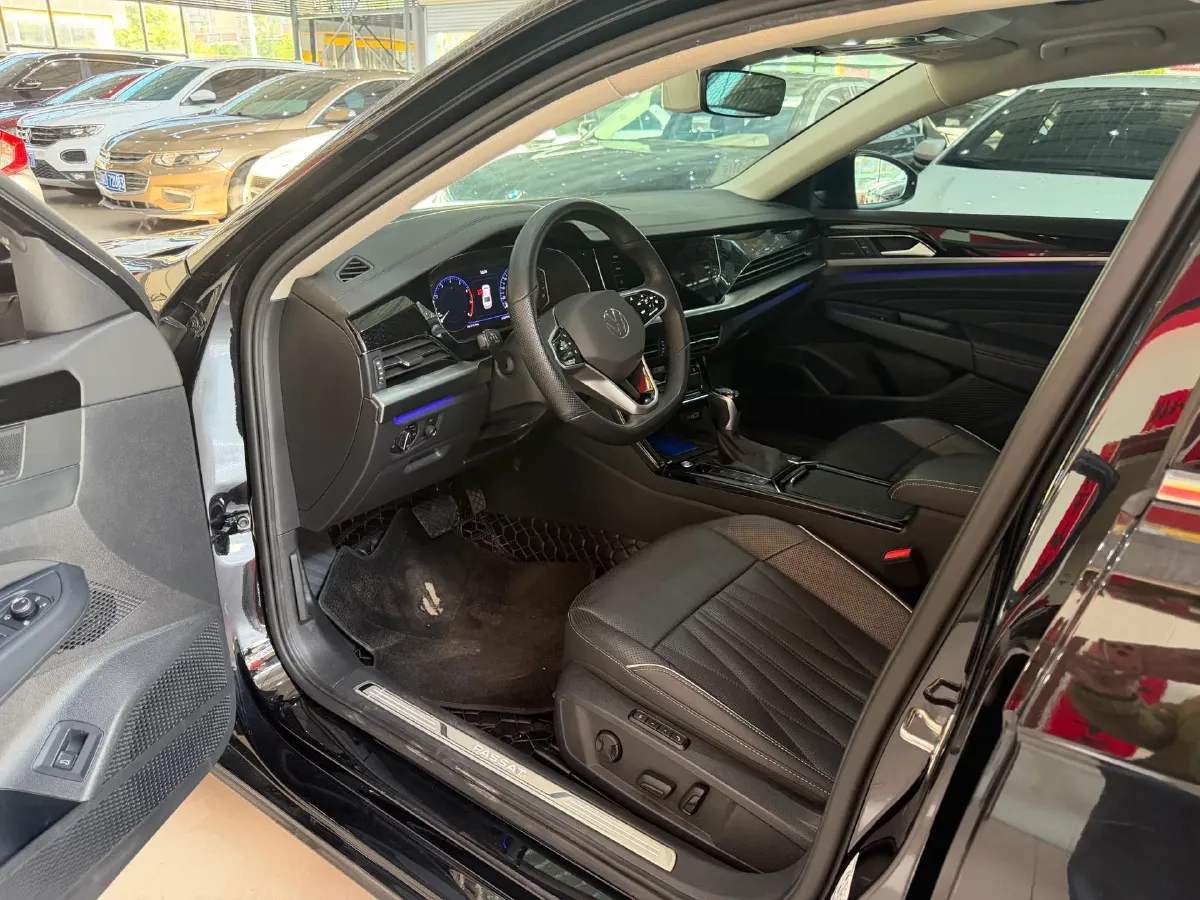 2023 Volkswagen Passat 2.0T 220HP L4 7DCT,autocango,china used car exporter,china ev exporter,chinese used car exporter,chinese used ev exporter