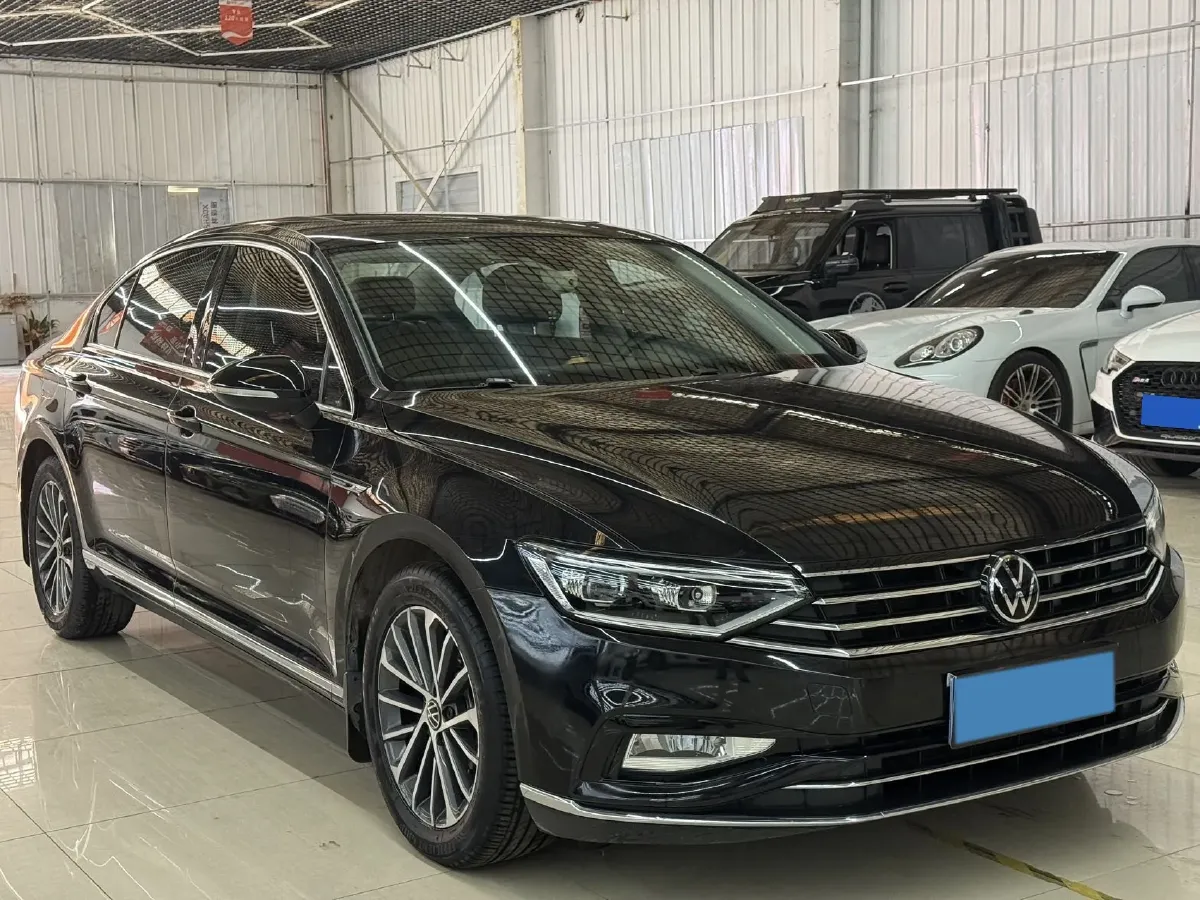 2020 Volkswagen Magotan 2.0T 220HP L4 7DCT,autocango,china used car exporter,china ev exporter,chinese used car exporter,chinese used ev exporter