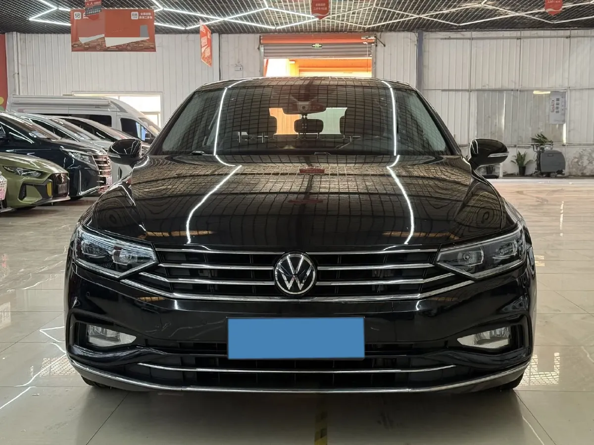 2020 Volkswagen Magotan 2.0T 220HP L4 7DCT,autocango,china used car exporter,china ev exporter,chinese used car exporter,chinese used ev exporter
