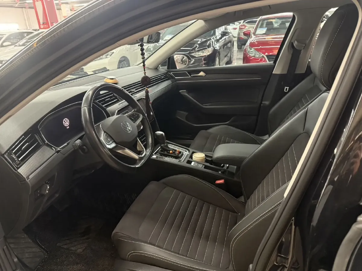 2020 Volkswagen Magotan 2.0T 220HP L4 7DCT,autocango,china used car exporter,china ev exporter,chinese used car exporter,chinese used ev exporter