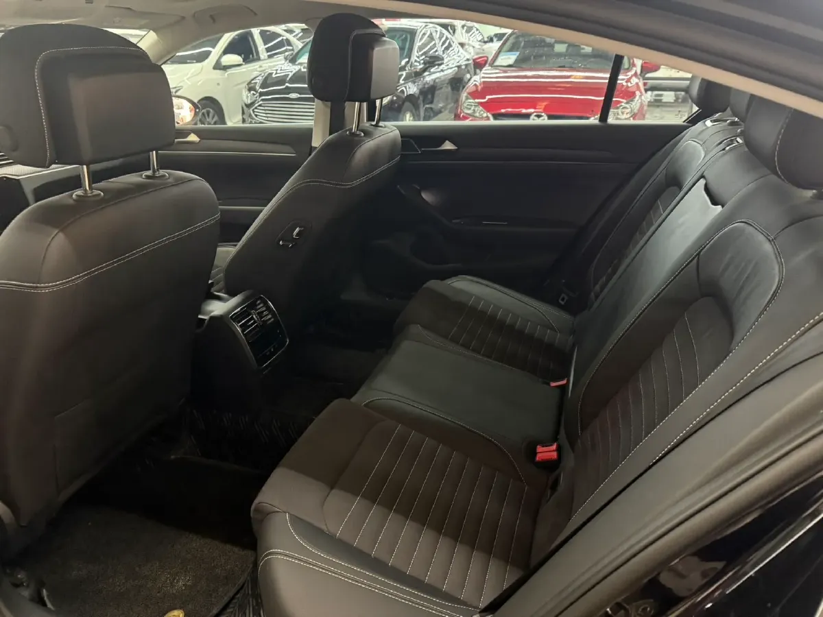 2020 Volkswagen Magotan 2.0T 220HP L4 7DCT,autocango,china used car exporter,china ev exporter,chinese used car exporter,chinese used ev exporter