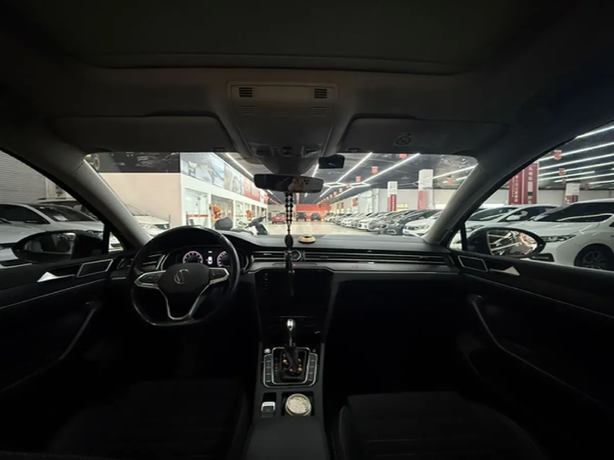 2020 Volkswagen Magotan 2.0T 220HP L4 7DCT,autocango,china used car exporter,china ev exporter,chinese used car exporter,chinese used ev exporter