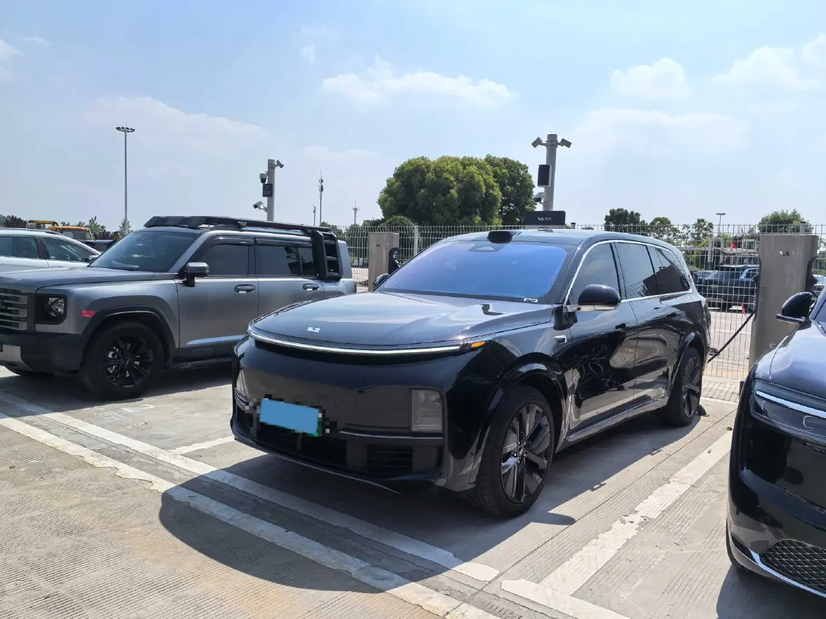 2022 Li L9 Range Extended 154HP REEV 42.6KWH,autocango,china used car exporter,china ev exporter,chinese used car exporter,chinese used ev exporter